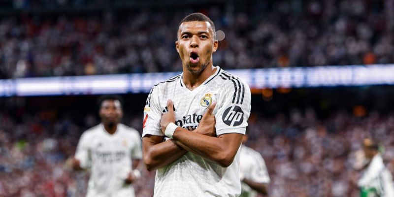 Real Madrid vinh danh Kylian Mbappe