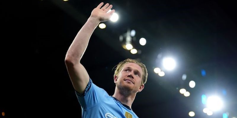 Tiền vệ Bỉ trở thành huyền thoại của Man City